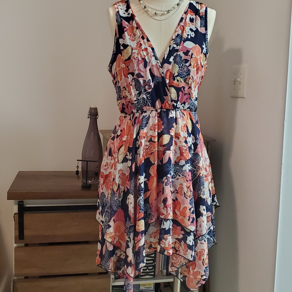 NWT Romeo & Juliet Floral Double V tie Back Dress Medium
